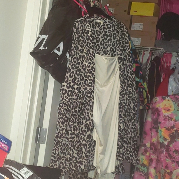 Animal Print Buttoned Blouse w/ under shell - Picture 1 of 8